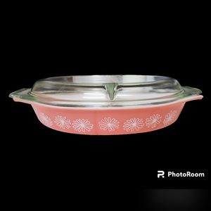 Pyrex Pink Daisy Divided 1.5 qt. Oval Casserole Dish With Lid.